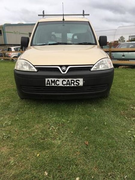 [ berth ]Vauxhall Combo