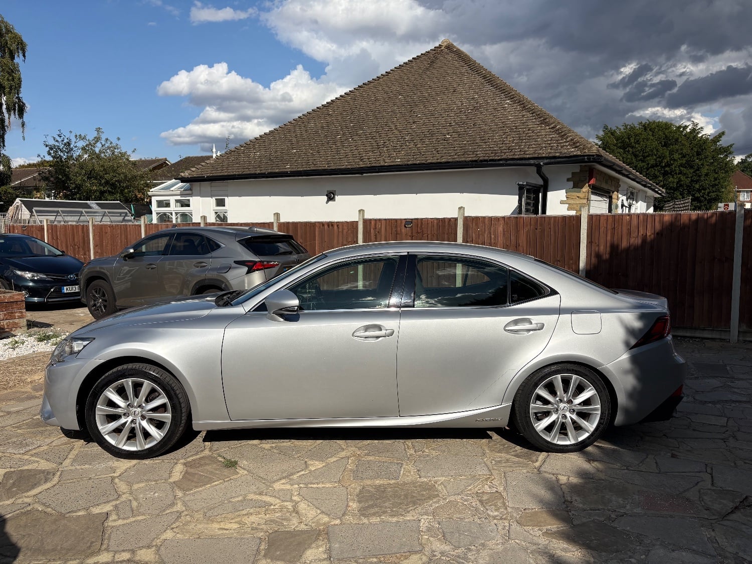 Lexus is300h executive editon 2014 - Cars in Croydon