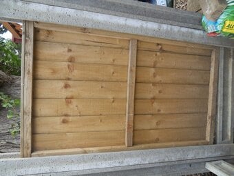 ONE VERTICAL CLOSE BOARD FENCE PANEL