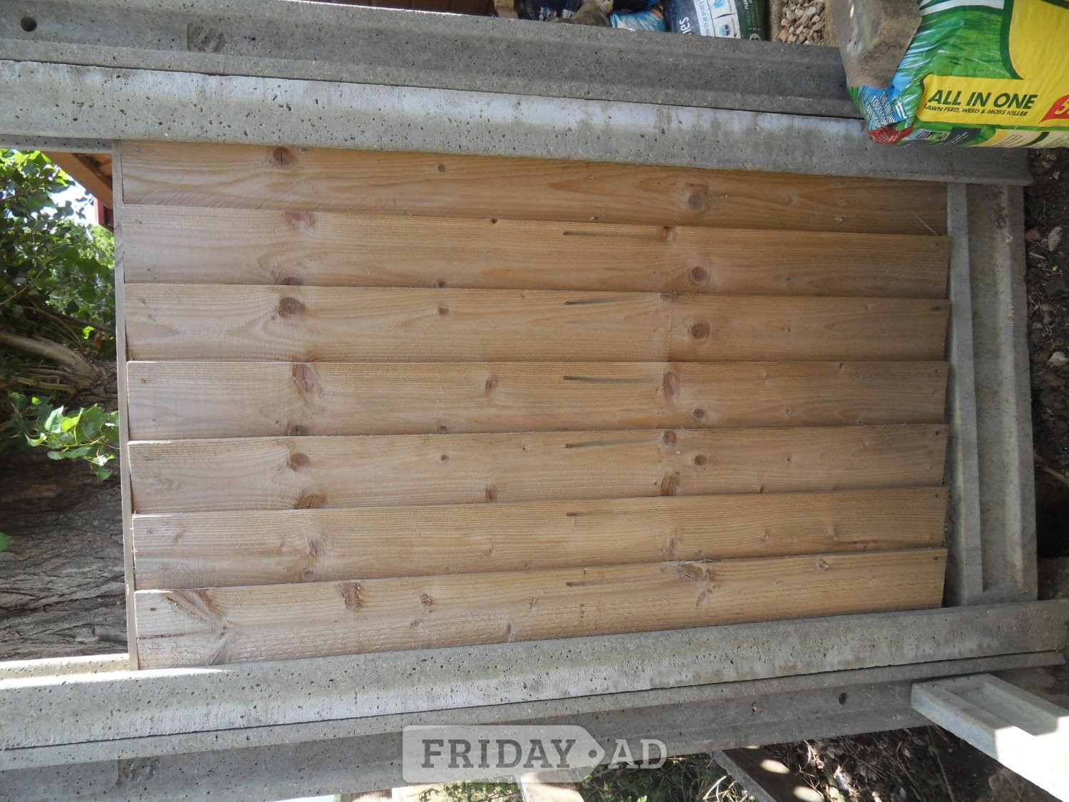 ONE VERTICAL CLOSE BOARD FENCE PANEL