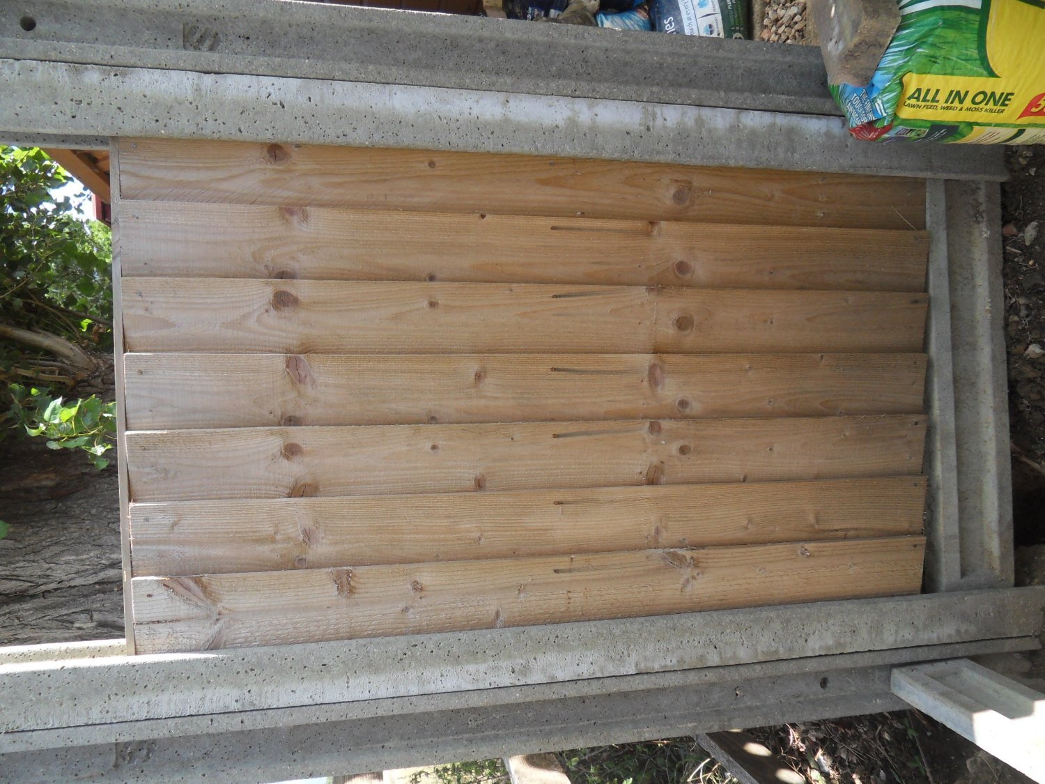 ONE VERTICAL CLOSE BOARD FENCE PANEL