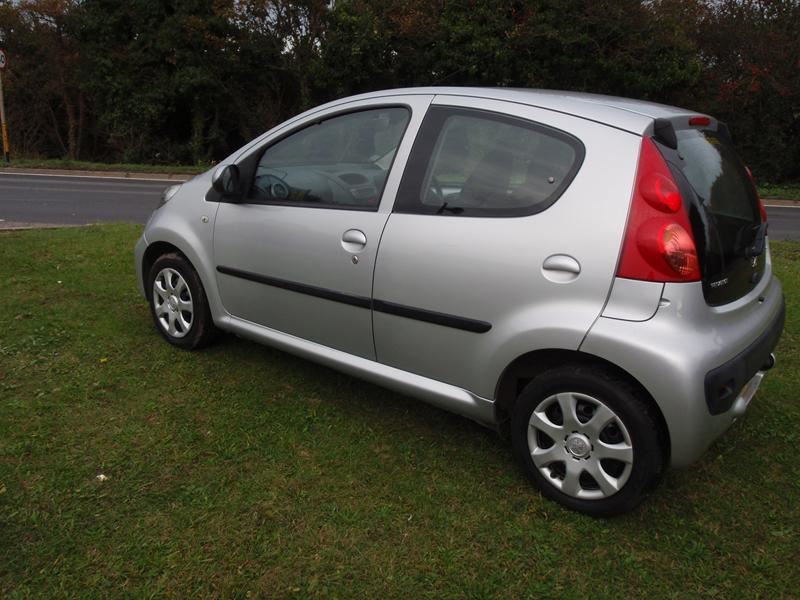 Peugeot 107 2011 - Cars