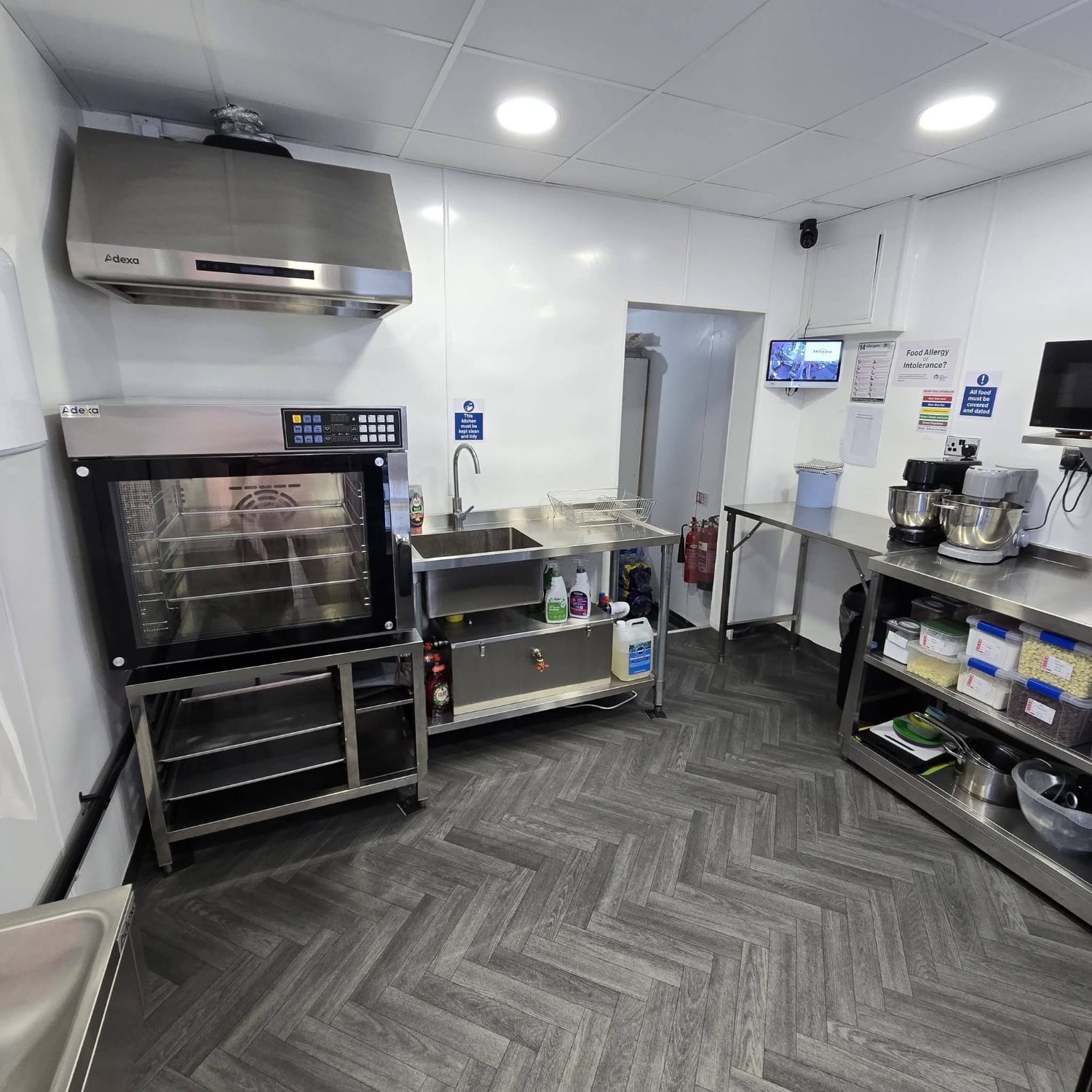Coventry Fully Equipped Cake Shop for Sale – Coventry – £45,000 ONO
