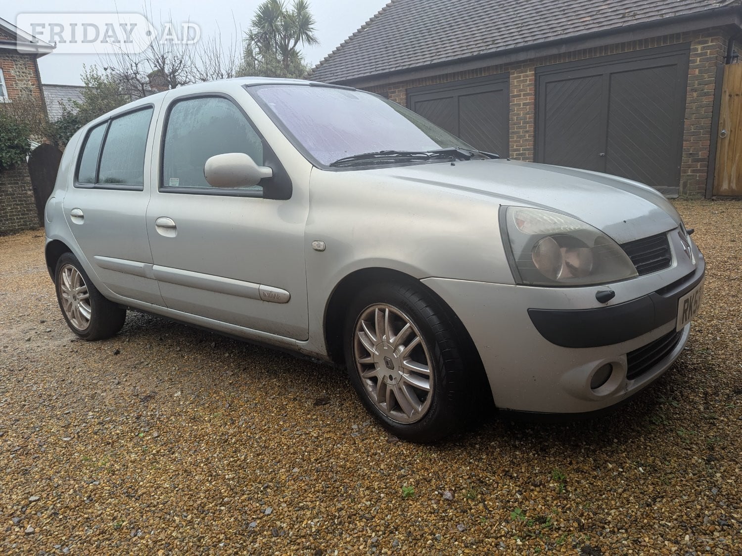 Renault Clio initiale automatic. .Will have 12 month MOT - Cars in Worthing