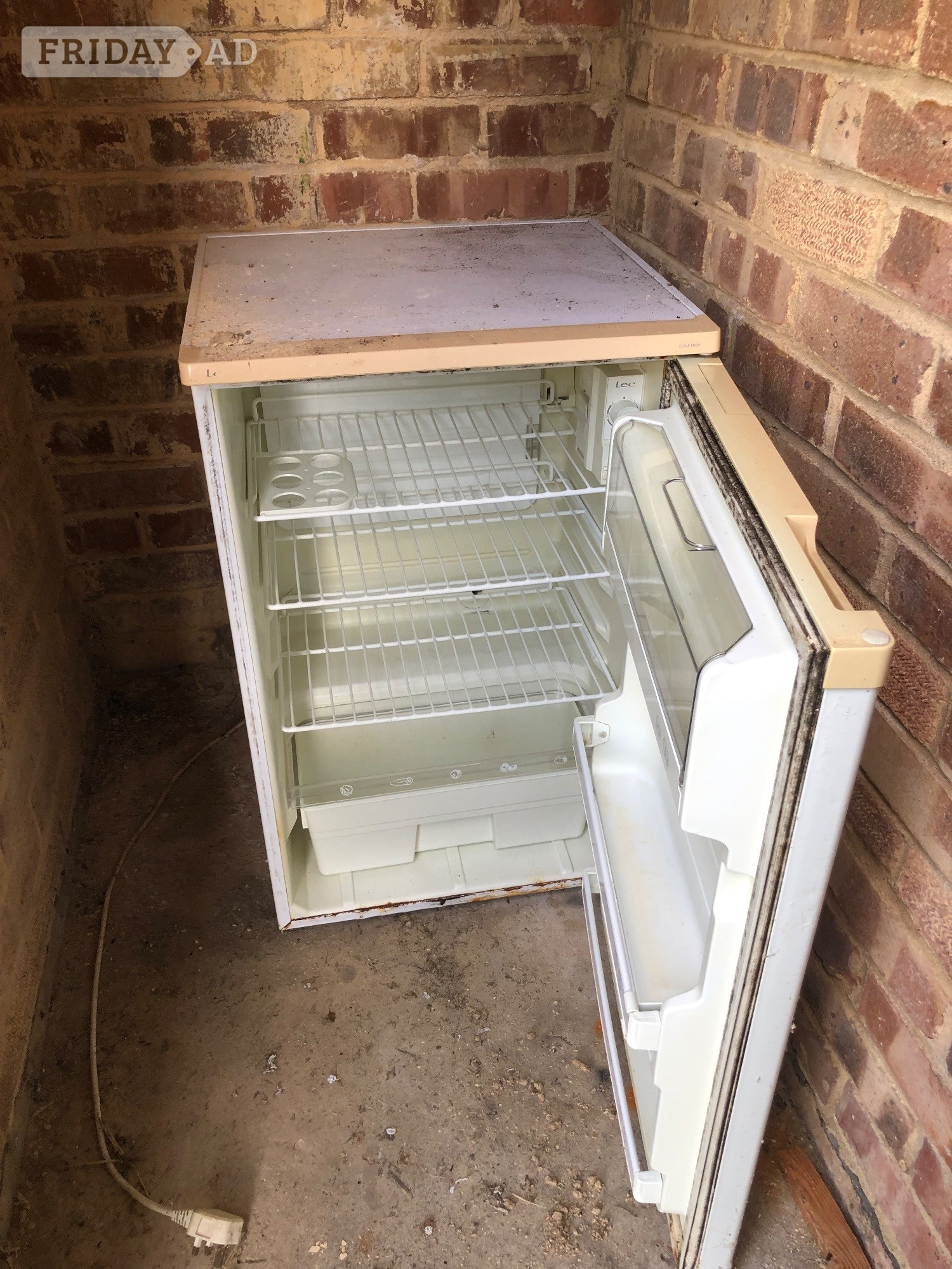 LEC Small Fridge 