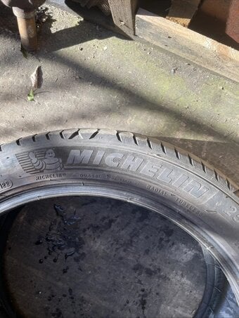 Michelin Primacy 4 255/40R18 Part Worn Tyre 3.45mm
