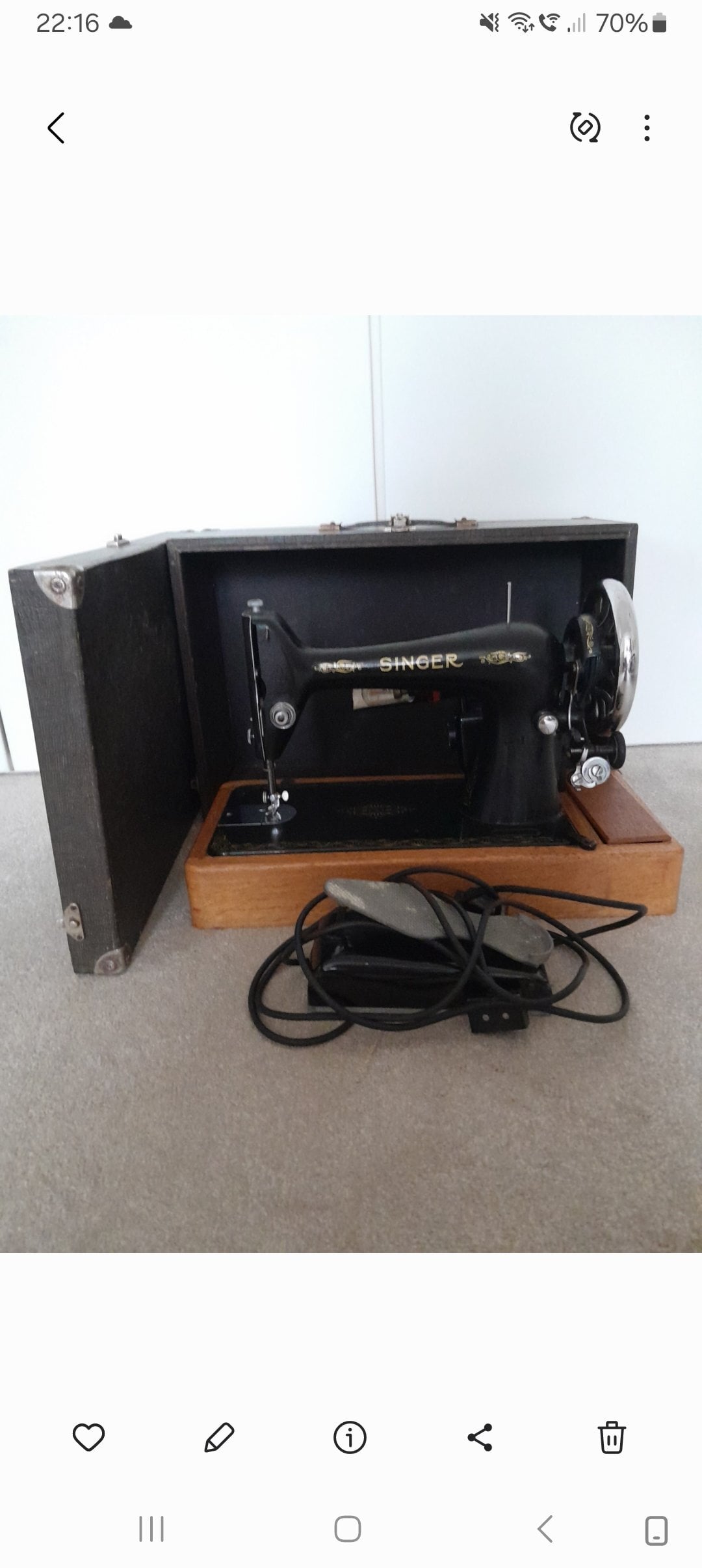 Vintage Electric Singer Sewing Machine in Billingshurst