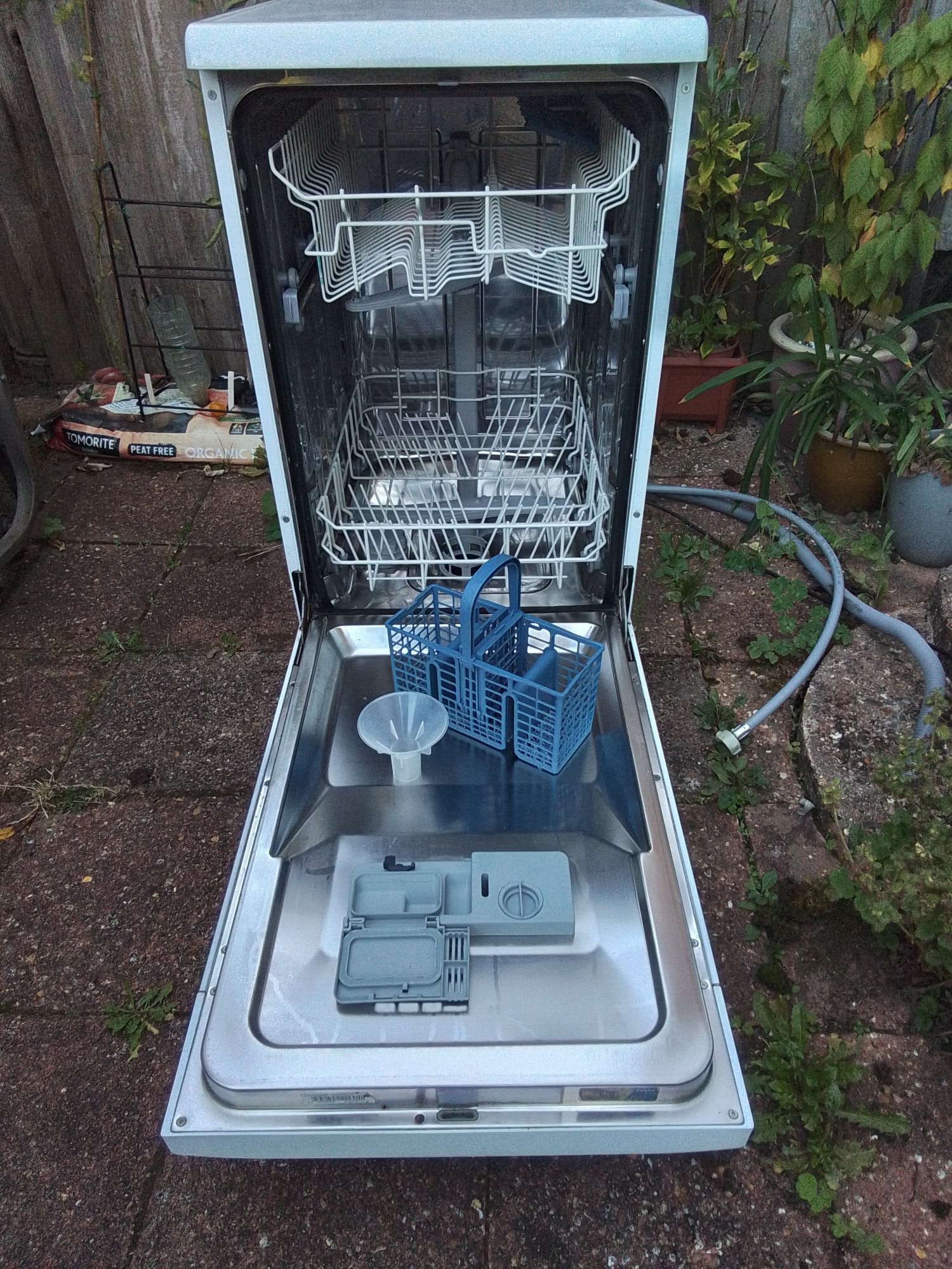 Crawley Indesit Slimline Dishwasher