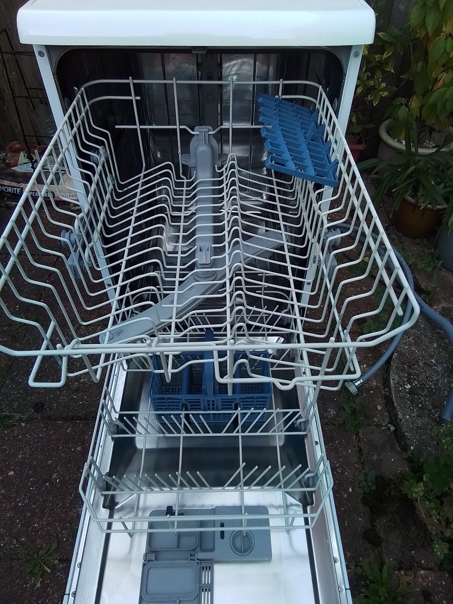 Indesit Slimline Dishwasher - Home Appliances in Crawley