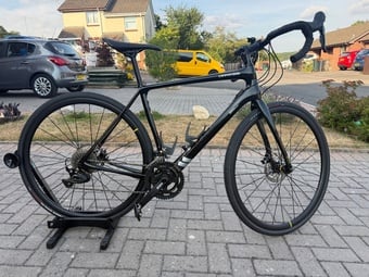 Cannondale Synapse 105 carbon road bike 54cm 