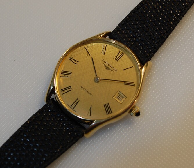 Longines gentlemans 9ct solid gold wristwatch.
