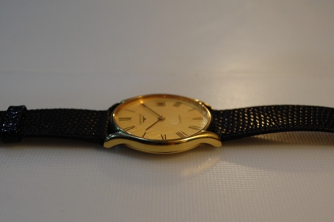 Longines gentlemans 9ct solid gold wristwatch. - Clothing, Footwear & Accessories