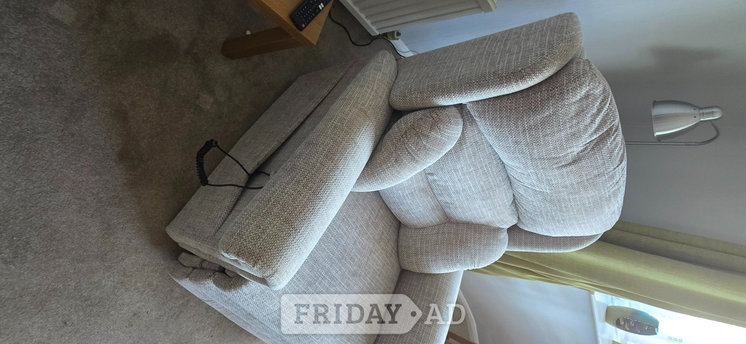 Polegate  Dorchester Premier Quad Motor Riser Chair