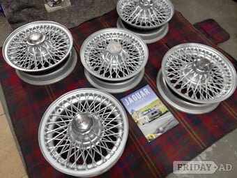 JAGUAR LOVELY SET OF FIVE ORIGINAL WIRE WHEELS WITH SPINNERS 
