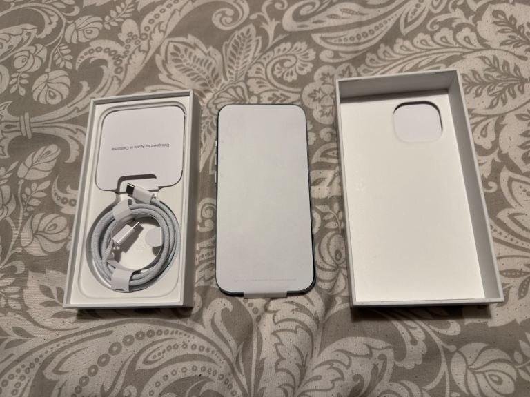 London iPhone 15, Blue, 128GB. As Good As New