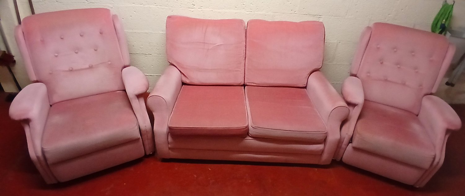 Three piece suite Sofa & 2 recliner Armchairs - Furniture in Bath