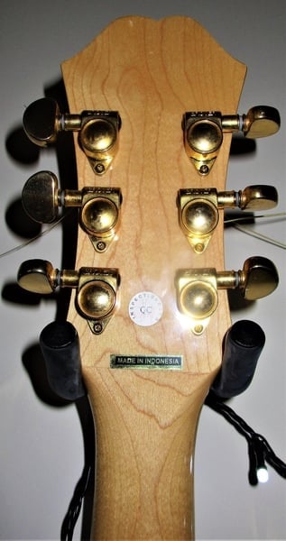 EPIPHONE EJ200 CE N   Presented set up and with Quality New Strings