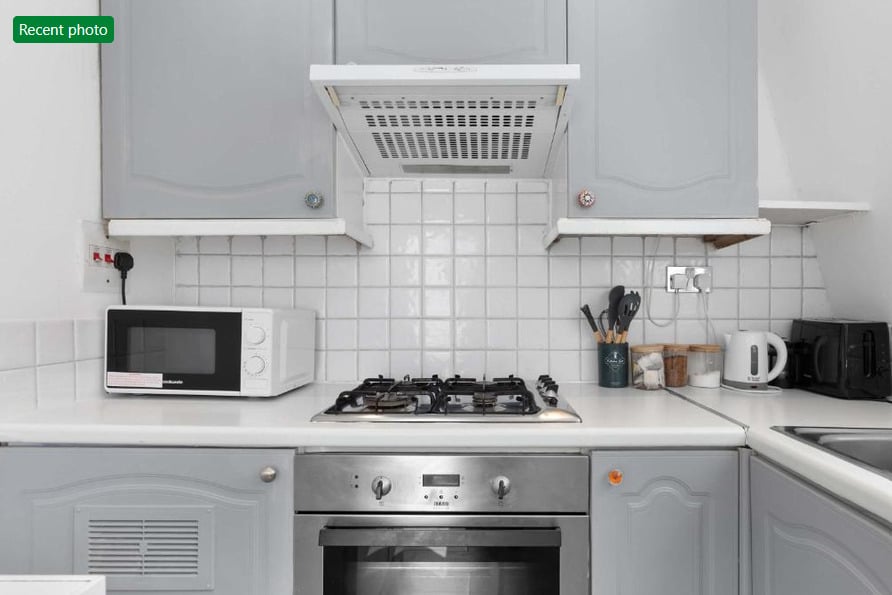 London 2BR Retreat With BBQ & Outdoor Dining