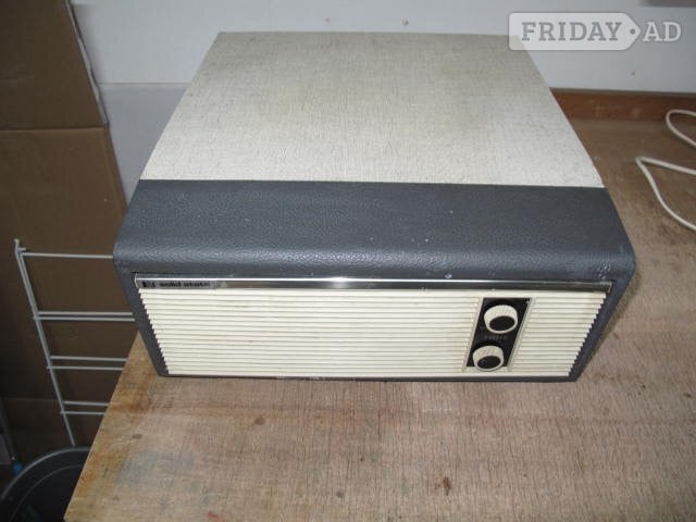 RECORD PLAYER AND ROBERTS RADIO RM33  FOR SALE