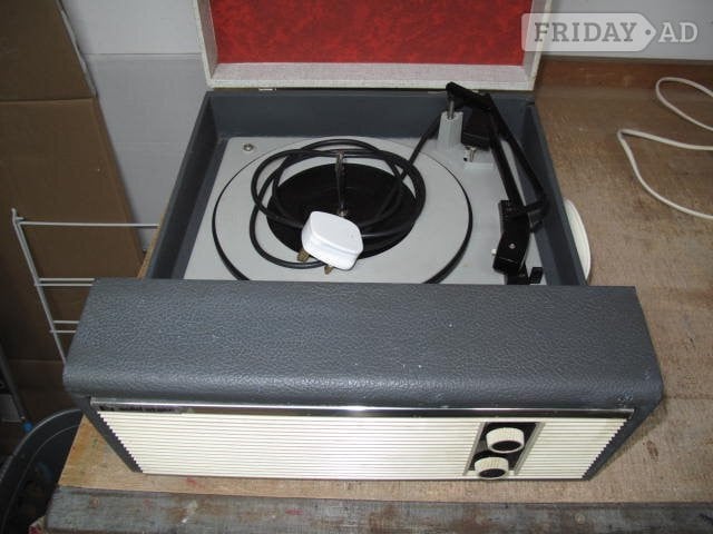 RECORD PLAYER AND ROBERTS RADIO RM33  FOR SALE - Tv, Audio & Cameras