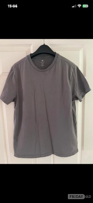 H&M grey regular fit short sleeve T-shirt in size medium