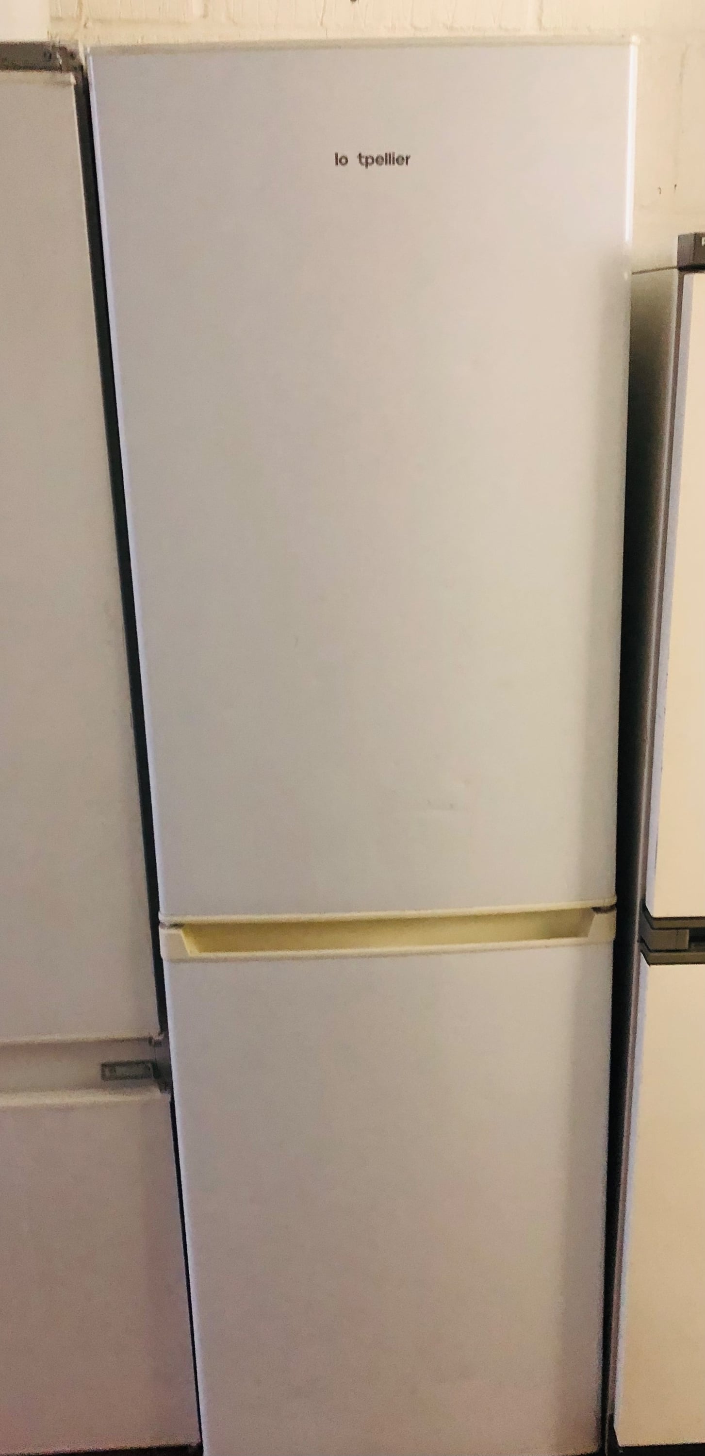 Montpellier Frost free fridge freezer in Good condition 