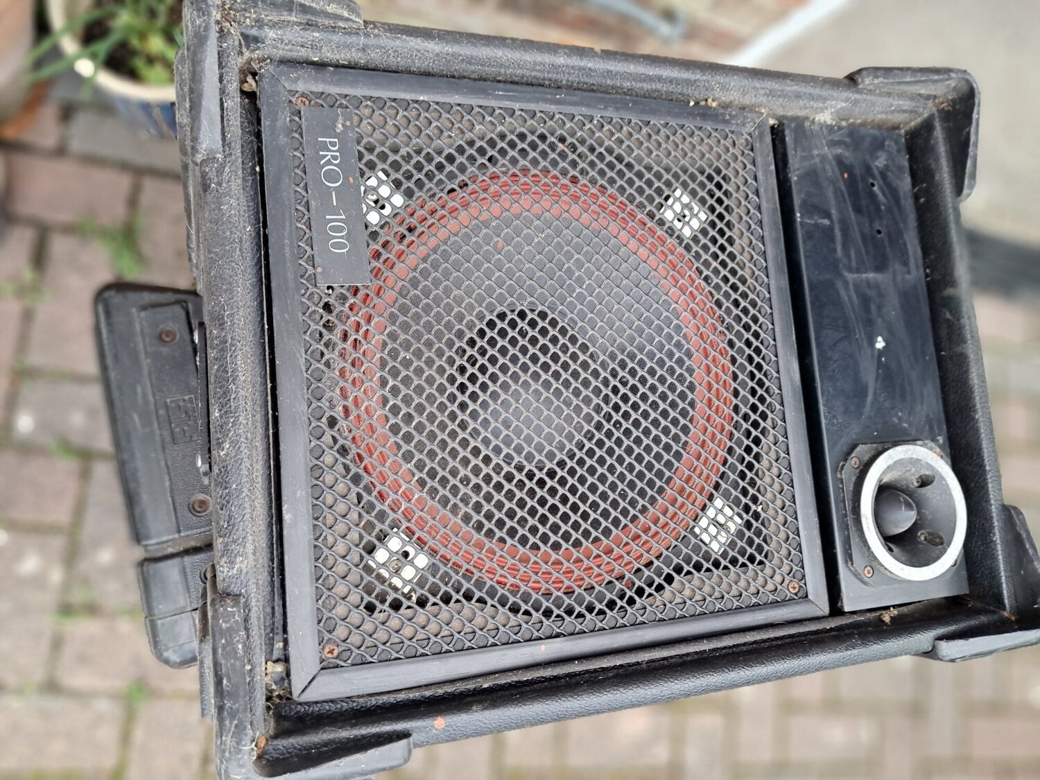 Speakers HH old, heavy but in working order