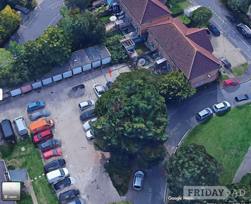 HP2 ~ Lock up Garage ~ For sale ~ Hemel ~ Wide turning 