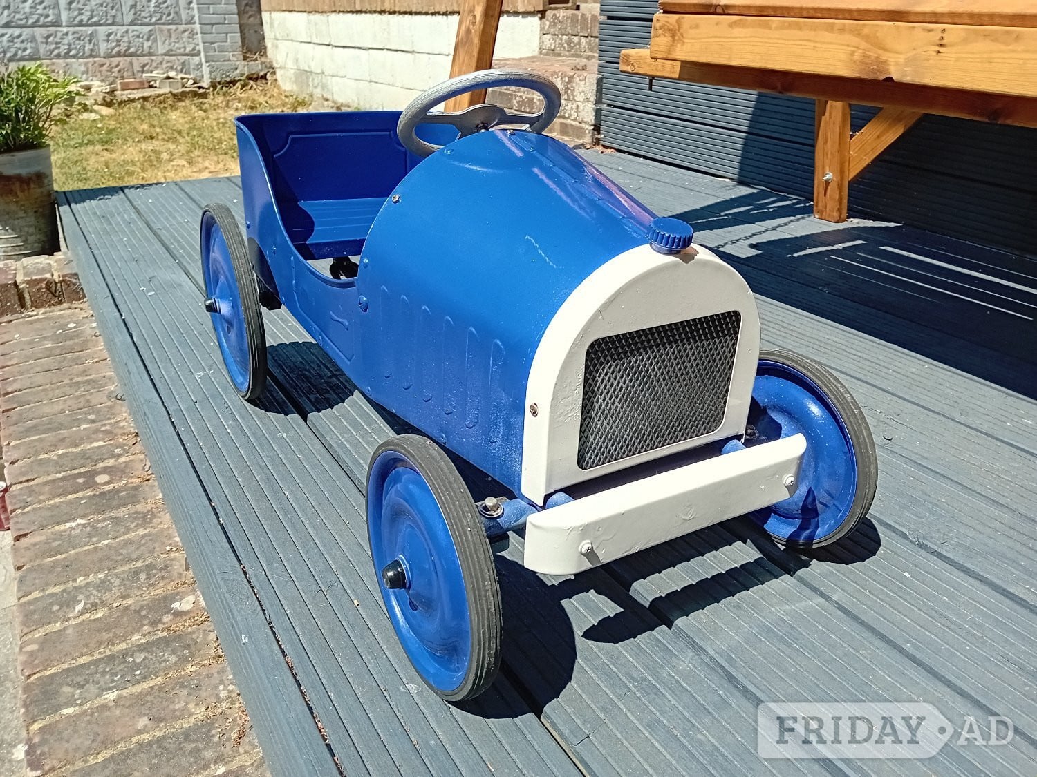 Newhaven Kids Vintage metal pedal car