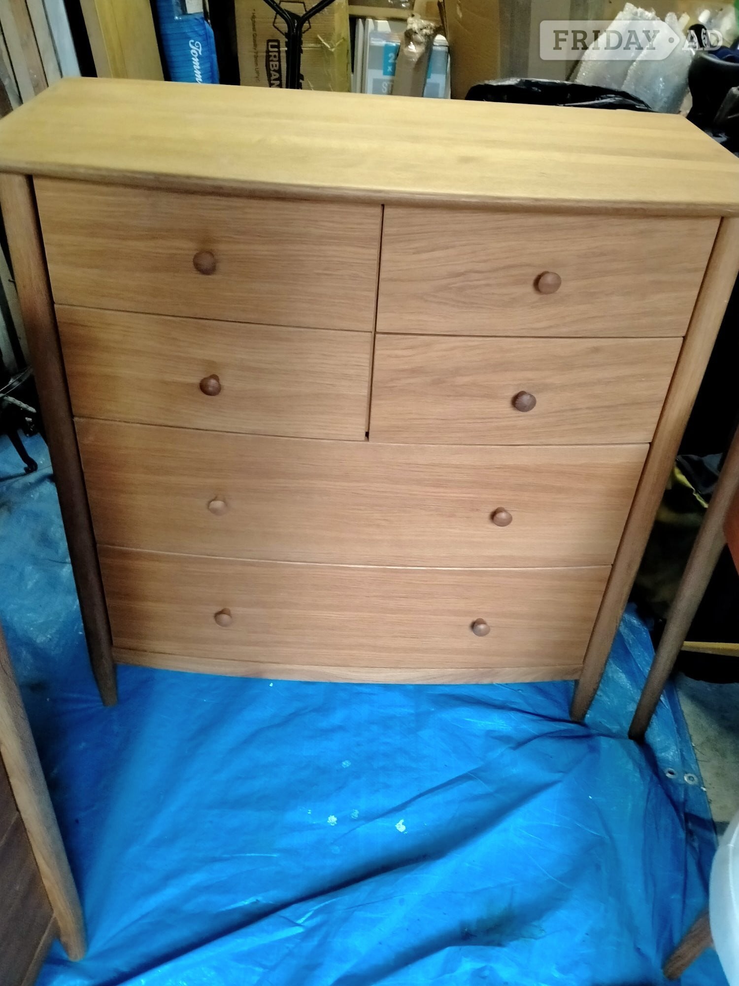 Beautiful Oak chest of drawers in Eastbourne