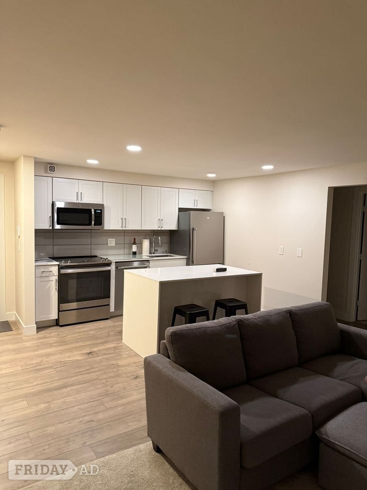 Spacious 2-bedroom apartment Modern kitchen with fitted cabinets  - Flats & Apartments in Abbots Langley