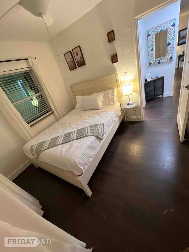 Spacious 2-bedroom apartment Modern kitchen with fitted cabinets  - Flats & Apartments