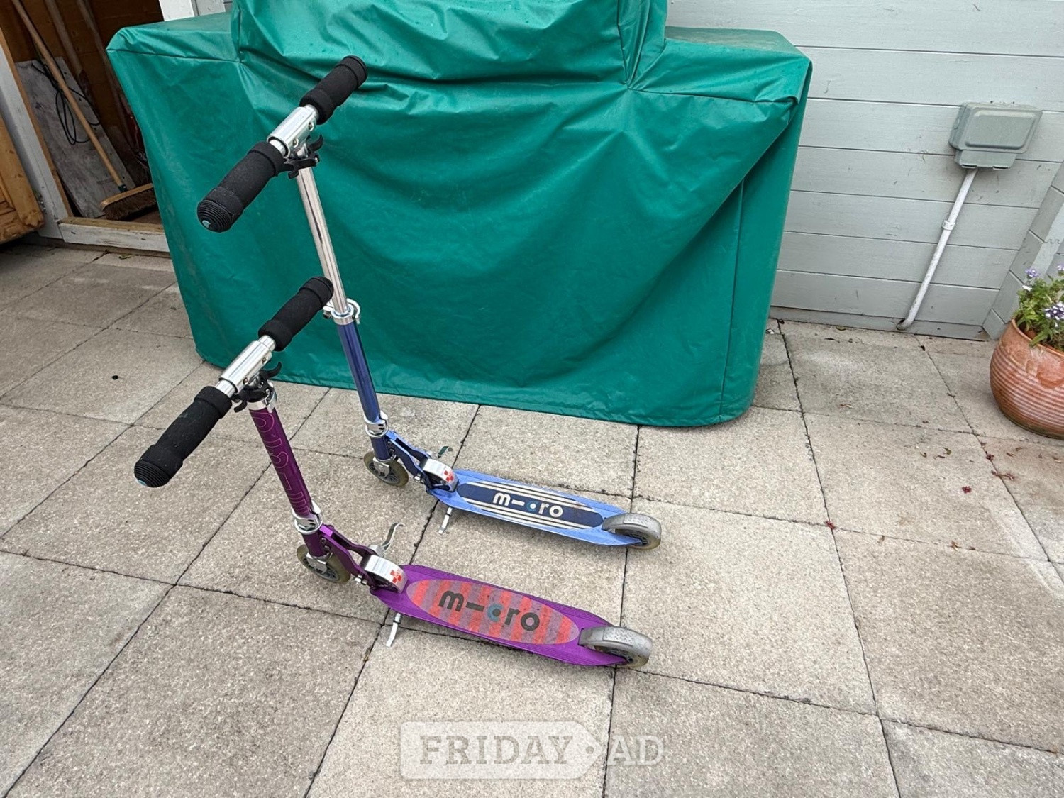 Foldable scooters with helmets  in Eastbourne
