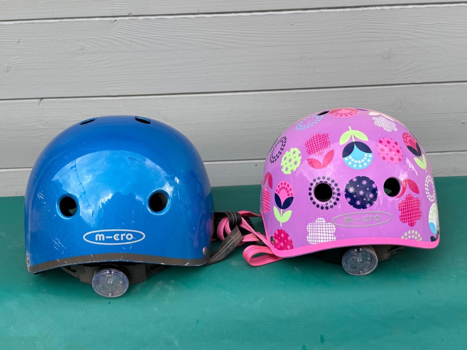 Foldable scooters with helmets 