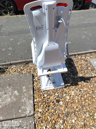 Bath powered chair 