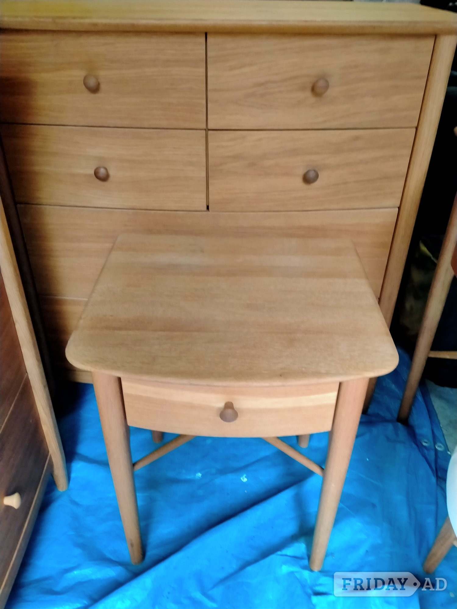 Gorgeous bedside cabinets x 2 - Furniture