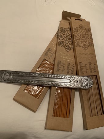 INCENSE/JOS STICKS AND HOLDER