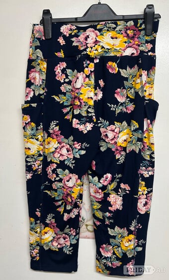 Emery Rose three-quarter length floral trousers