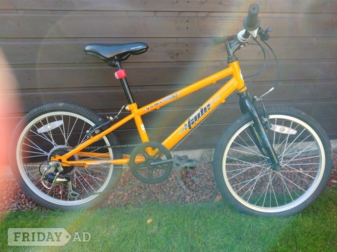 Apollo Fade child's bicycle