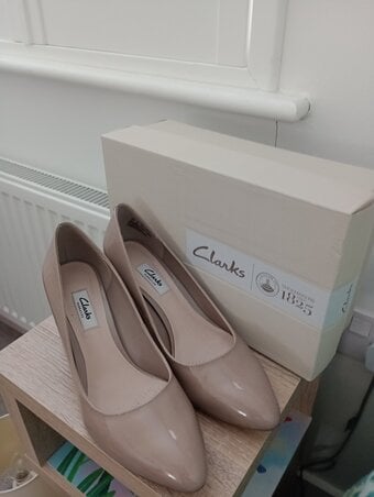 Clarks Beige High Heel shoes size 6