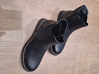 Black vegan boots
