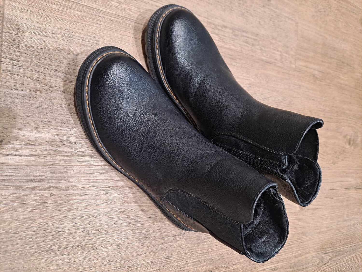 Black vegan boots