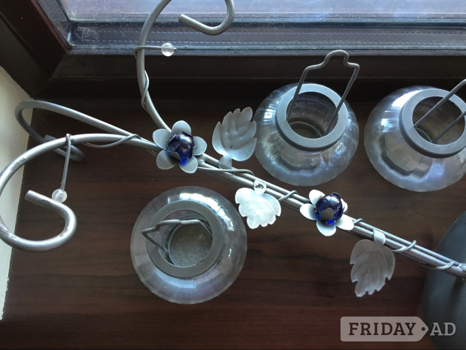 Metal Tea light stand with hanging glass holders