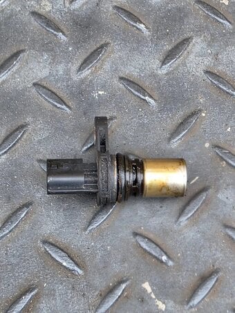 Nissan Juke HR16DE Camshaft Sensor 237311HC1A - Unit 2