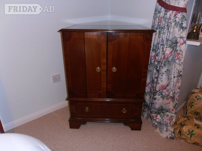 Ipswich Reproduction Mahogany TV/Video Cabinet. A very nice piece of furniture to be used in various ways. In very good condition and worth viewing. Buyer collects
