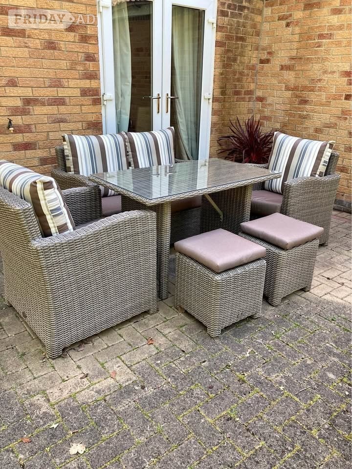 6 seater rattan garden furniture set. 