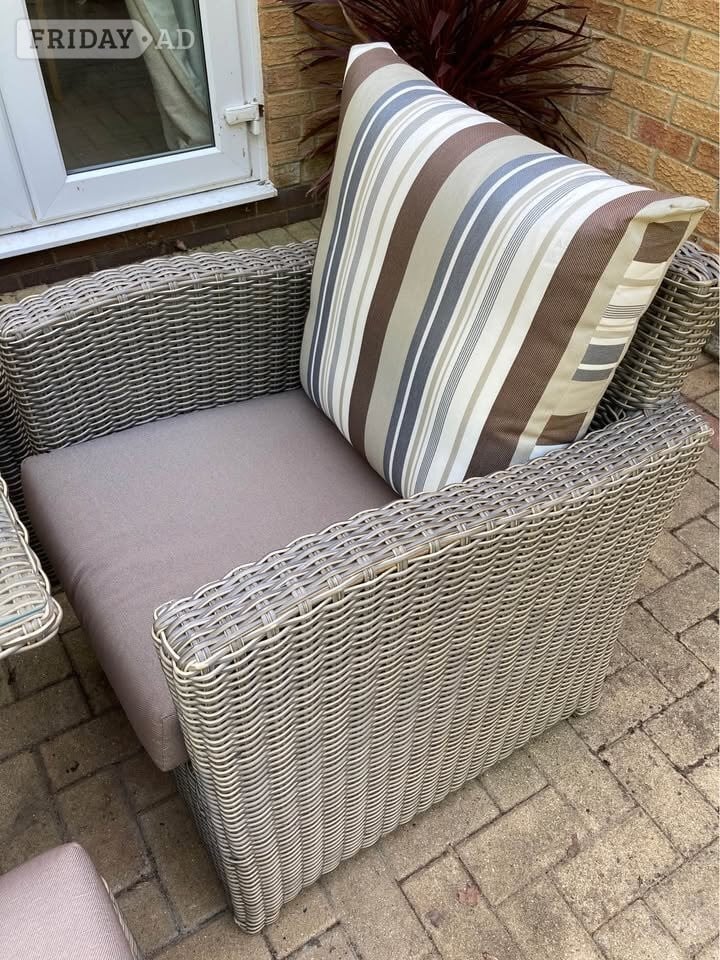 London 6 seater rattan garden furniture set. 