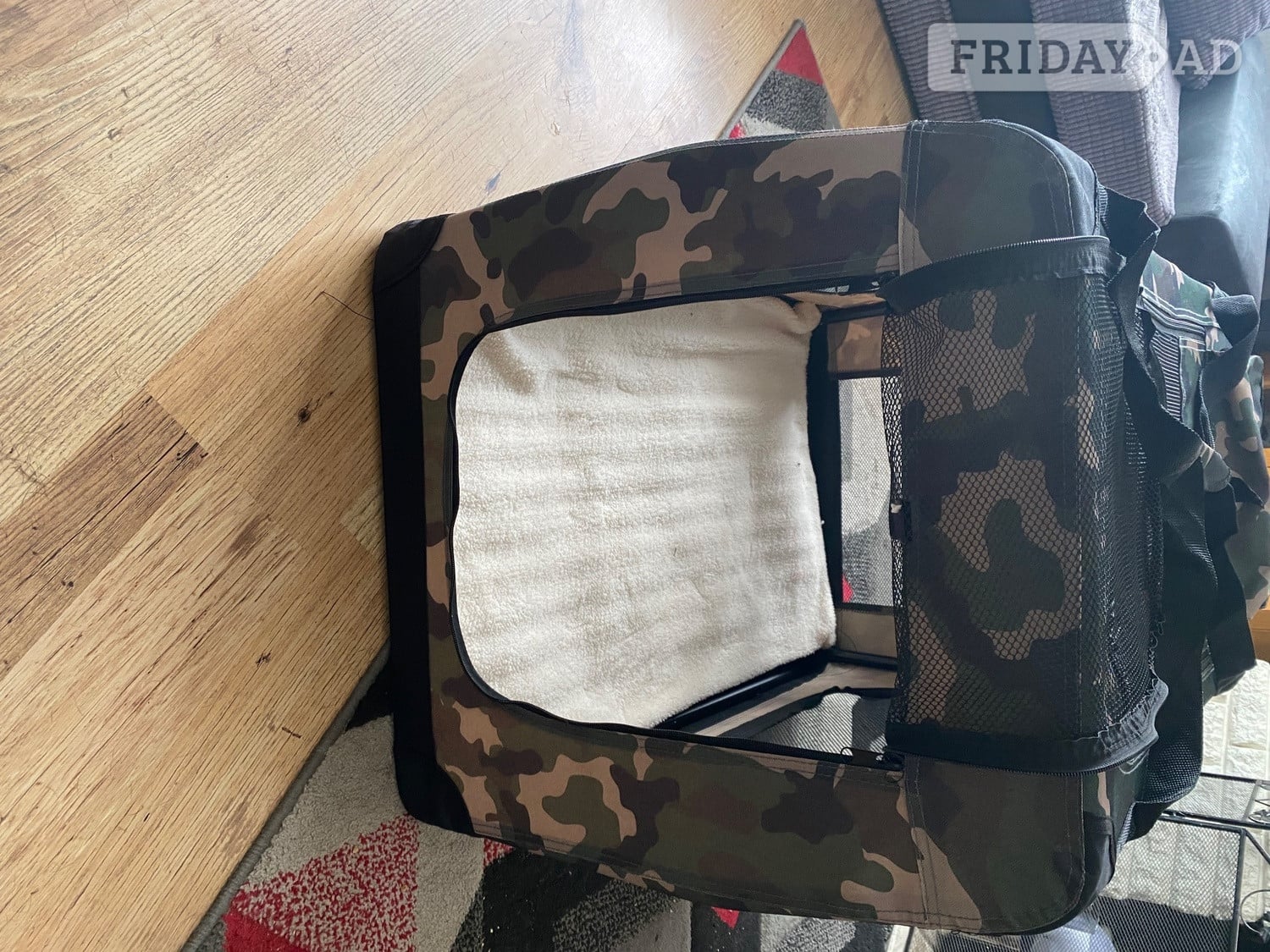 Fabric pet crate - Bizarre Bazaar in Wellingborough
