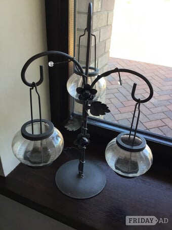 Metal Tea light stand with hanging glass holders