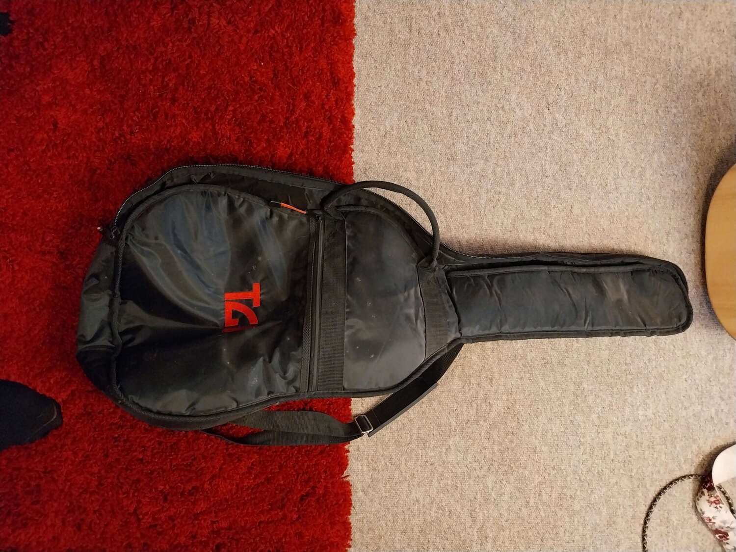 Admira Sombra E electro-classical guitar with case - Musical Instruments